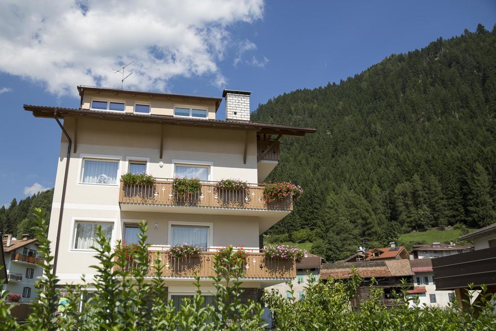 Appartamento Rose Di Bosco Predazzo Eksteriør billede