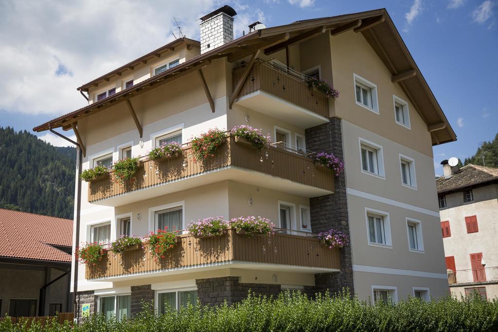 Appartamento Rose Di Bosco Predazzo Eksteriør billede