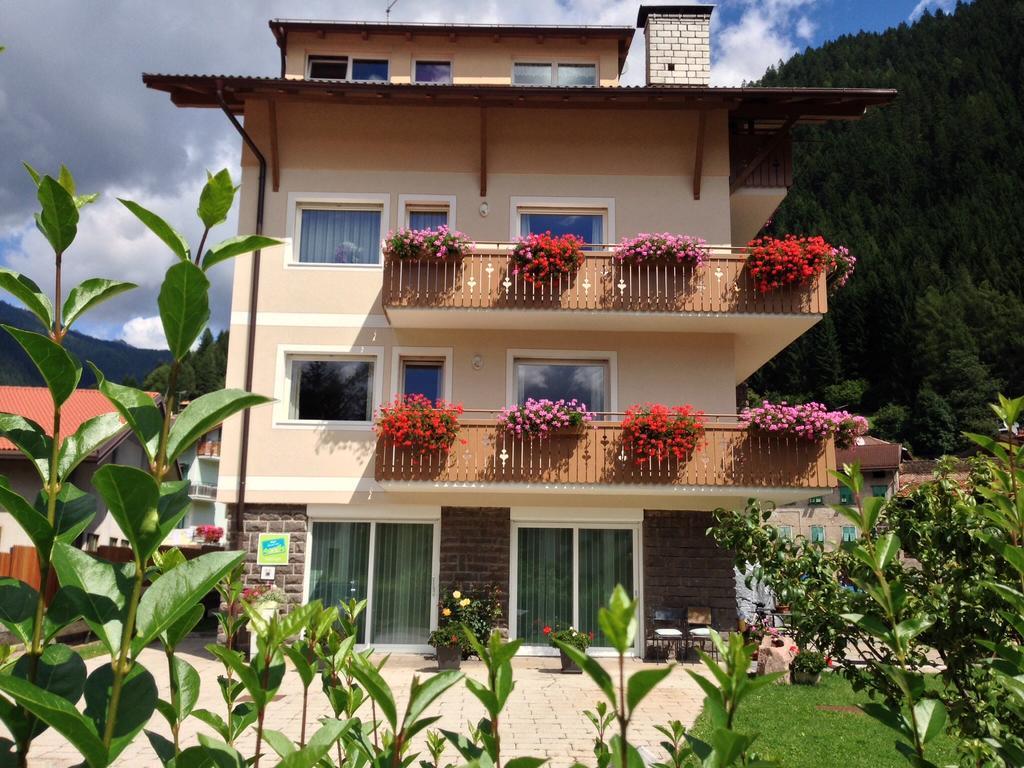 Appartamento Rose Di Bosco Predazzo Eksteriør billede